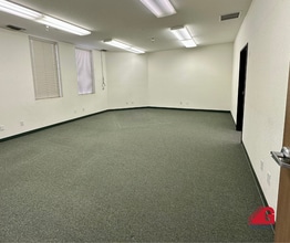 855 E Easy St, Simi Valley, CA à louer Photo intérieure- Image 2 de 12