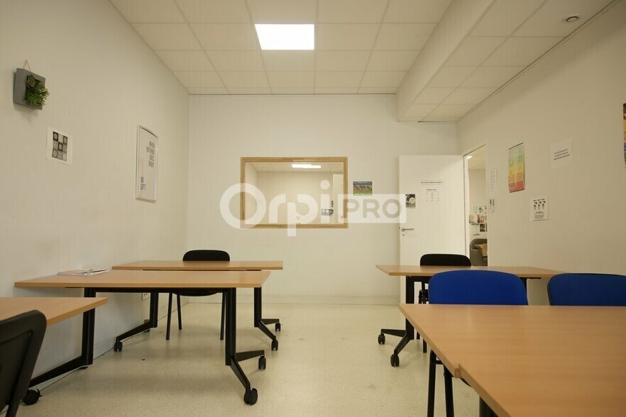 62 Route De Paris, Tassin-la-Demi-Lune for lease - Interior Photo - Image 3 of 9