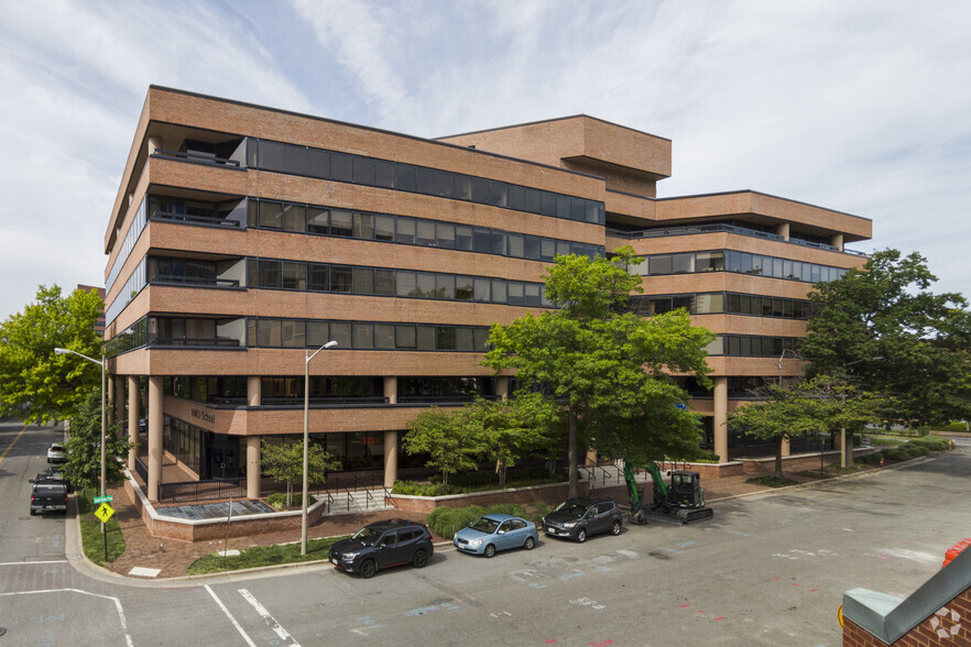 1001 N Fairfax St, Alexandria, VA for lease - Primary Photo - Image 1 of 28