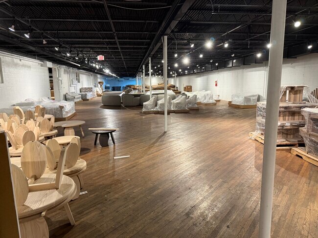 Plus de détails pour 501 S Centennial St, High Point, NC - Flex à vendre