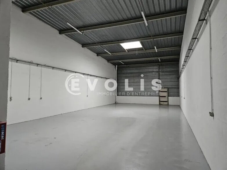 4 Route De Longjumeau, Chilly-Mazarin for lease - Interior Photo - Image 3 of 13