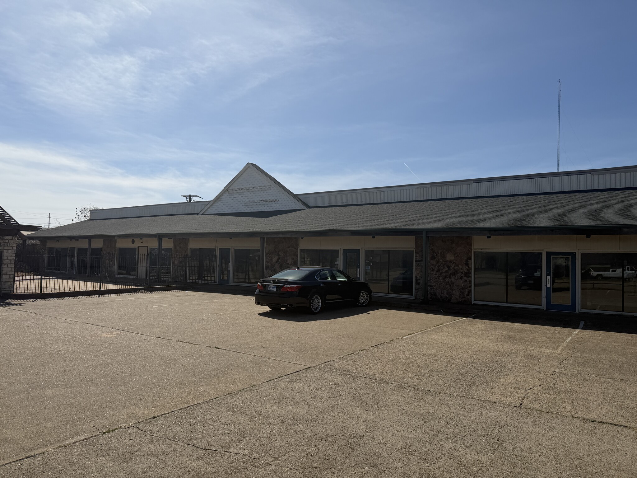 3644 W Pioneer Pky, Pantego, TX à vendre Photo principale- Image 1 de 5