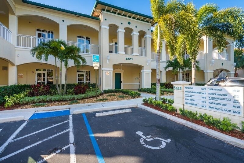 5411 N University Dr, Coral Springs, FL à louer - Photo du bâtiment - Image 3 de 15