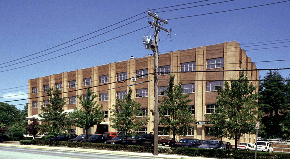 1615 Northern Blvd, Manhasset, NY à louer Photo principale- Image 1 de 25