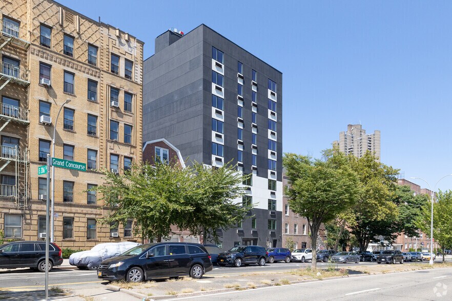 3187 Grand Concourse, Bronx, NY à vendre - Photo principale - Image 1 de 5