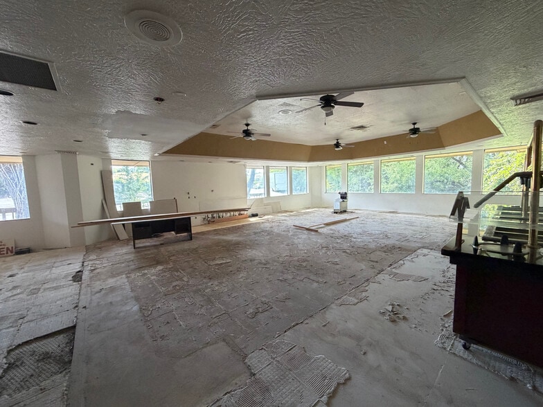 19601 Hess Ave, Sonora, CA à louer - Photo du bâtiment - Image 3 de 5