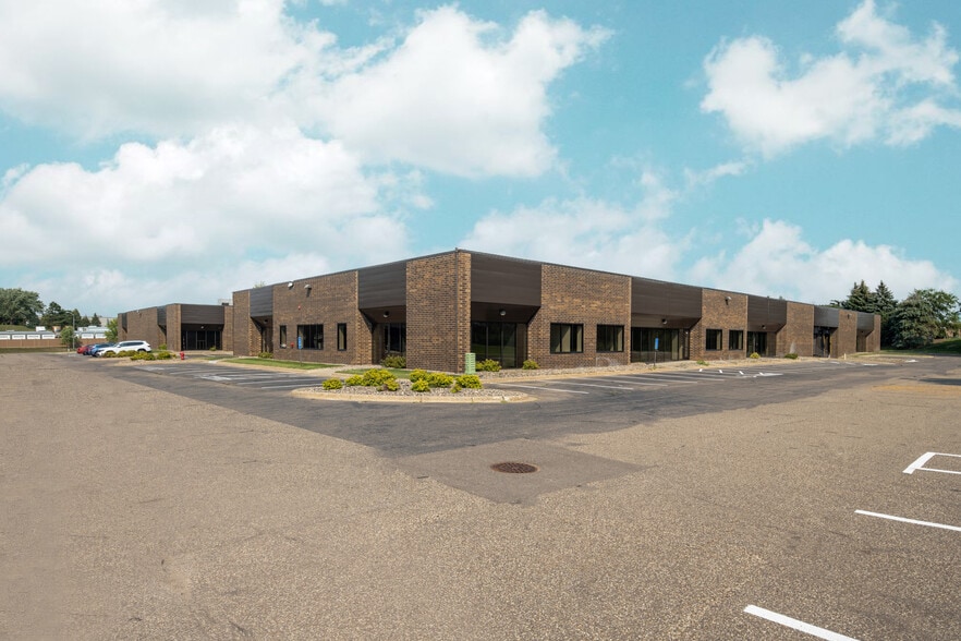 1270 Eagan Industrial Rd, Eagan, MN à louer - Photo du bâtiment - Image 2 de 12