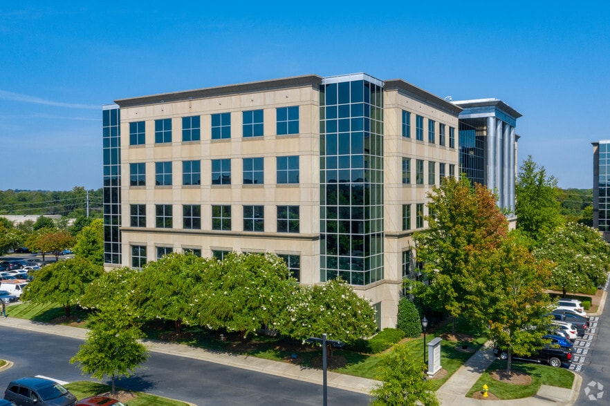 13860 Ballantyne Corporate Pl, Charlotte, NC for lease - Building Photo - Image 3 of 9