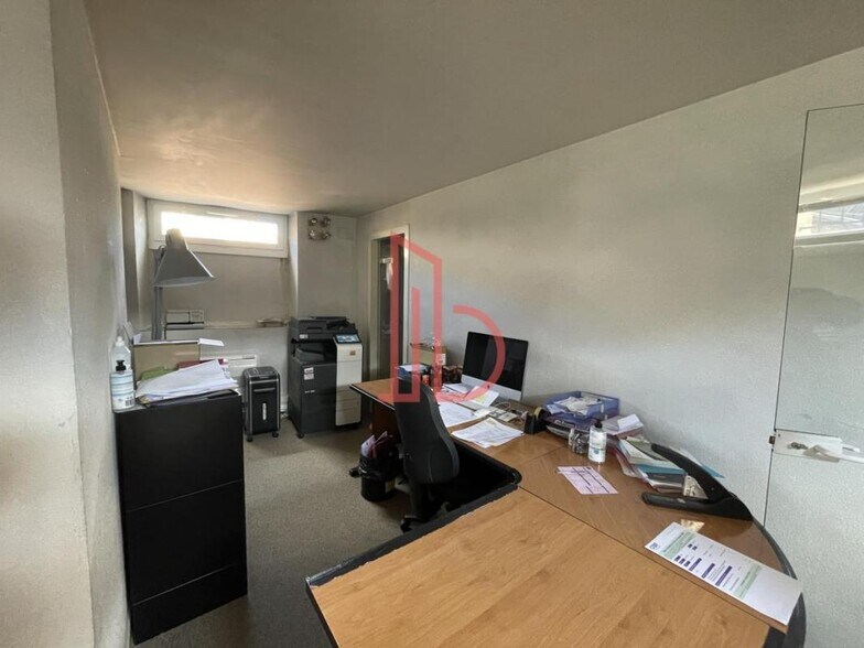 Office in Bordeaux for lease - Interior Photo - Image 3 of 7