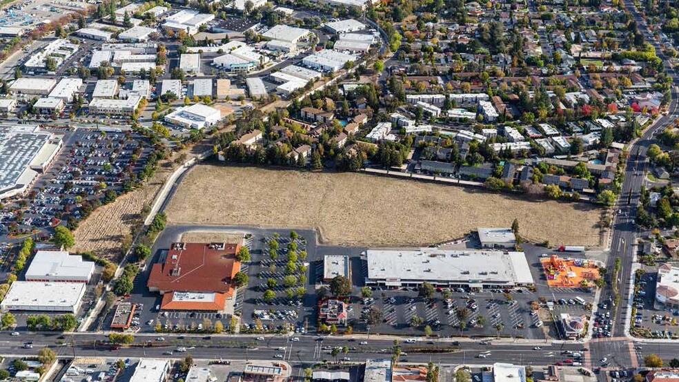 2050 Monument Blvd, Concord, CA à louer - Photo du bâtiment - Image 1 de 6