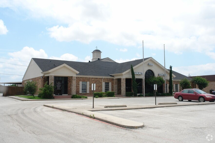 5200 Paige Rd, The Colony, TX à vendre - Photo du bâtiment - Image 3 de 52