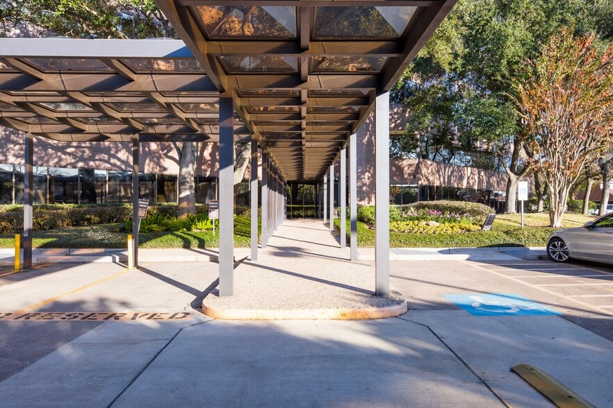 3100 S Gessner Rd, Houston, TX for lease - Building Photo - Image 2 of 6