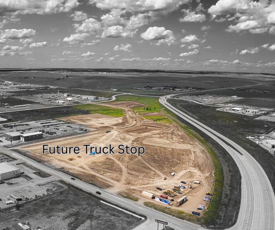 14058 James Dr, Williston, ND à vendre Aérien- Image 1 de 47