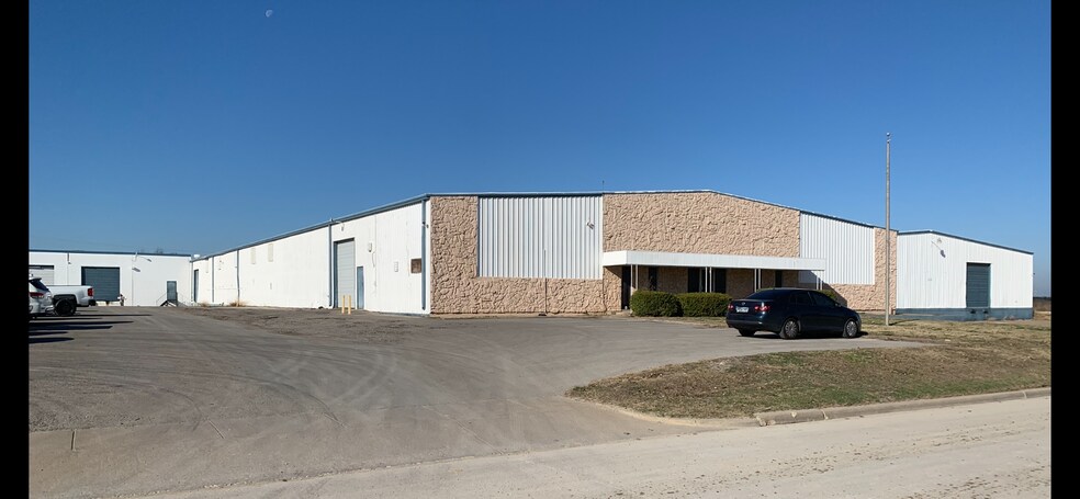 9300 Southwest Dr, Fort Worth, TX à louer - Photo du bâtiment - Image 2 de 35