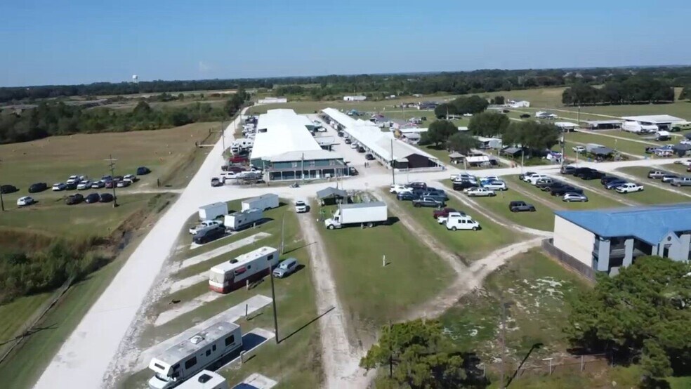 14902 FM 1663 Rd, Winnie, TX à vendre - Vidéo sur l’inscription commerciale - Image 2 de 5