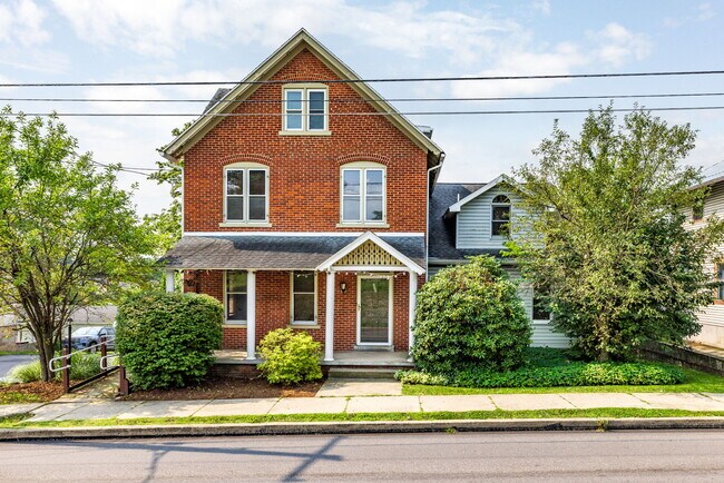 More details for 330 Mahoning St, Milton, PA - Office for Sale