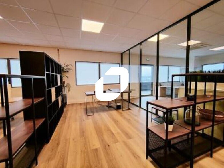 Office in Ferrières-en-Brie for lease - Building Photo - Image 3 of 15