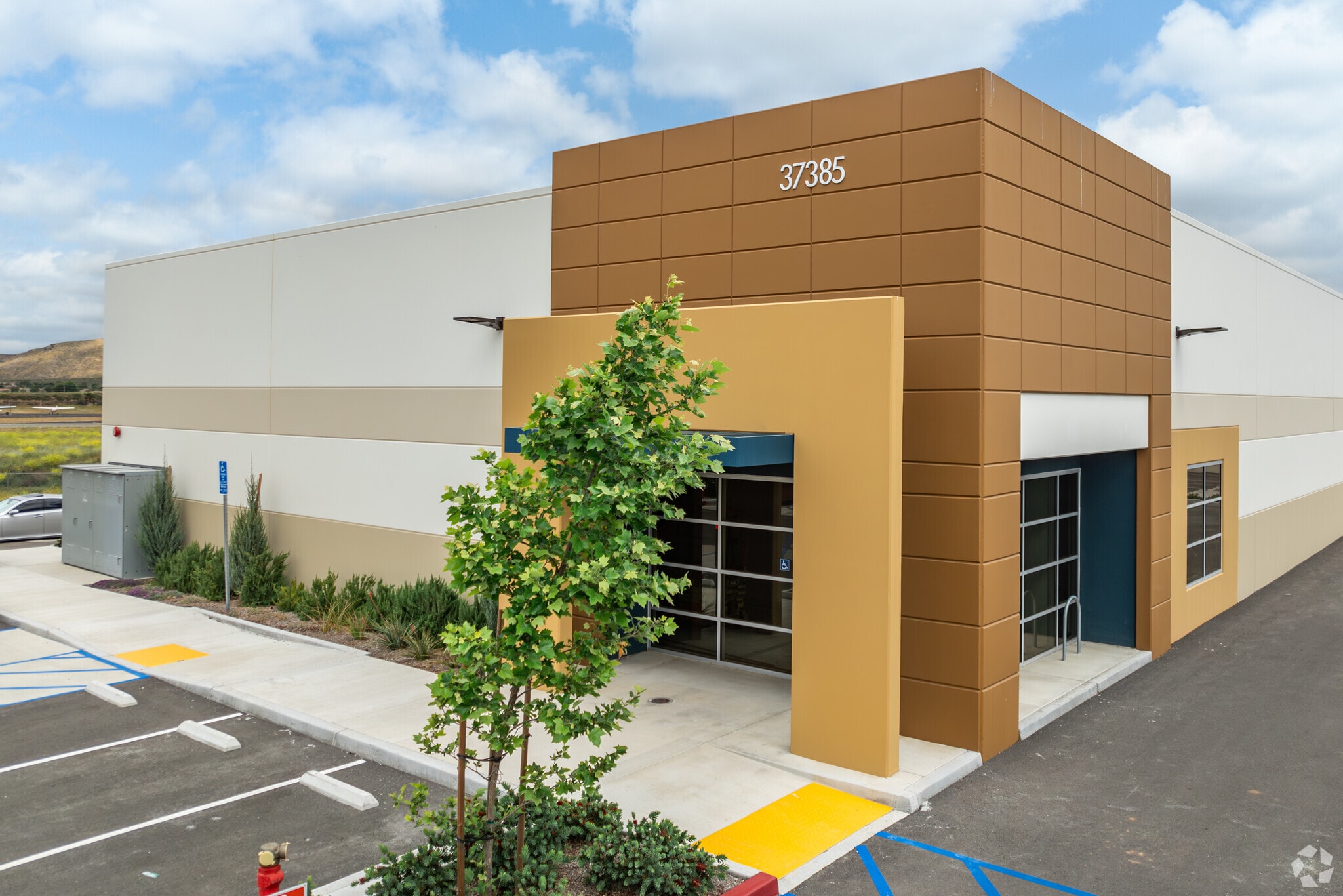 37385 Industry Way, Murrieta, CA à louer Photo principale- Image 1 de 8