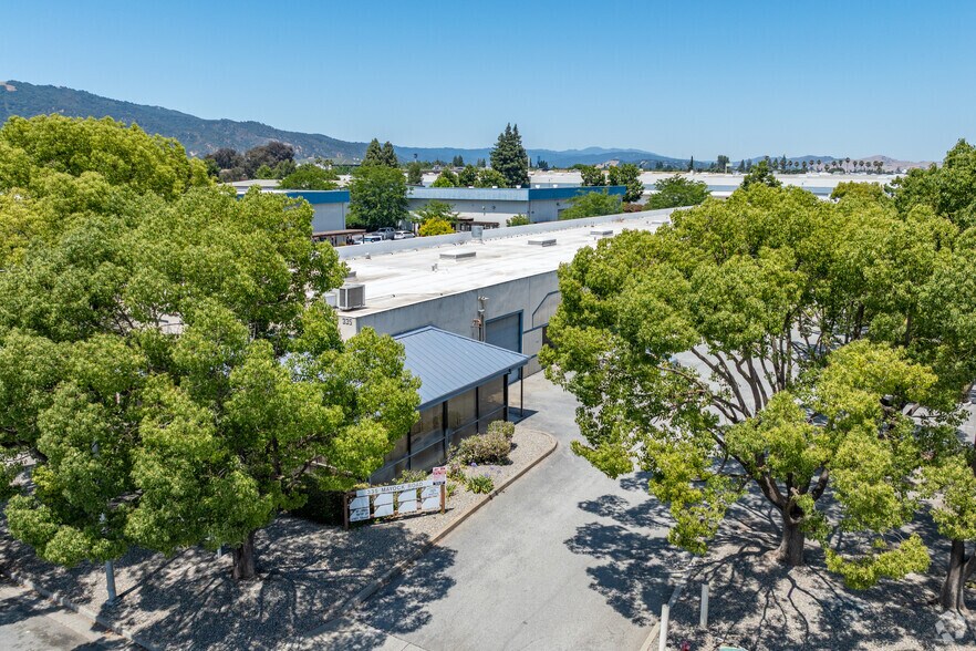 335 Mayock Rd, Gilroy, CA à louer - Photo du bâtiment - Image 2 de 5