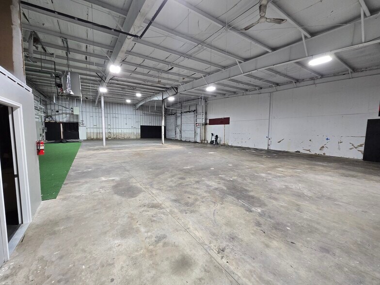 681 John Fitch Blvd, South Windsor, CT for lease - Building Photo - Image 2 of 2