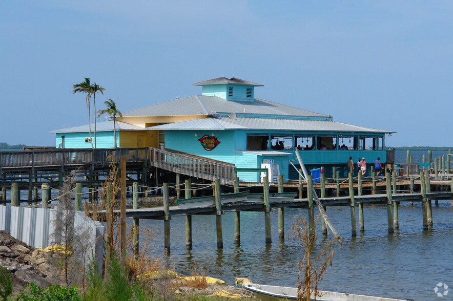 1664 Indian River Dr, Sebastian, FL à louer - Photo principale - Image 1 de 4