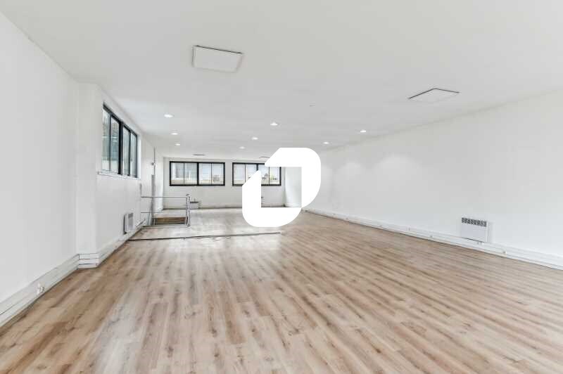 Bureau dans Courbevoie à vendre - Photo du bâtiment - Image 3 de 17