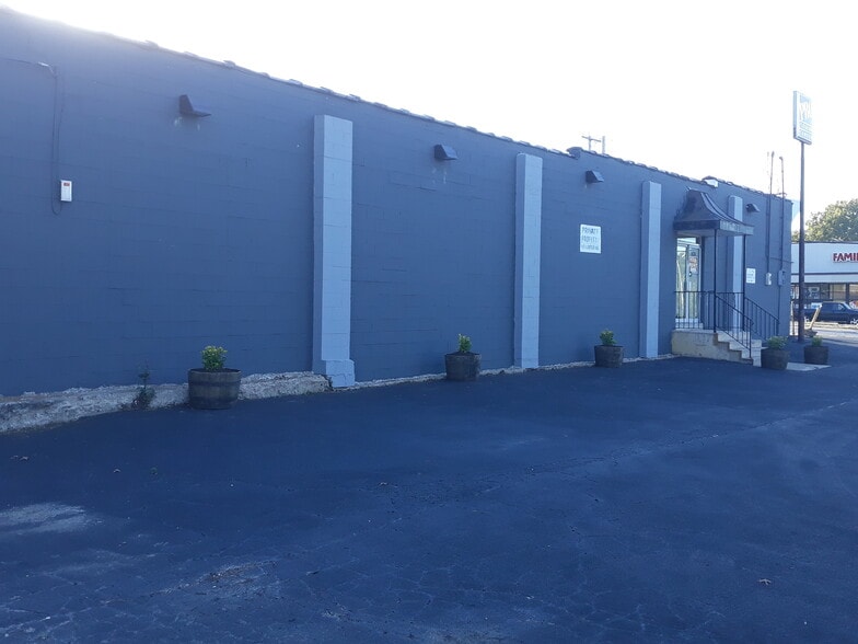 834 Lemay Ferry Rd, Saint Louis, MO à louer - Photo du bâtiment - Image 3 de 9