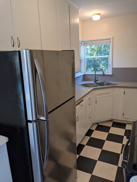 10945 Hesby St, North Hollywood, CA à vendre - Photo du bâtiment - Image 3 de 8