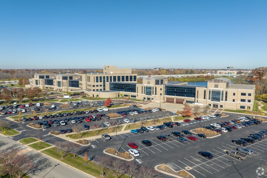 11100 USA Pky, Fishers, IN à louer - Photo du bâtiment - Image 3 de 25