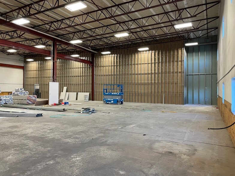 5800 N 58th St, Lincoln, NE for lease - Interior Photo - Image 2 of 7