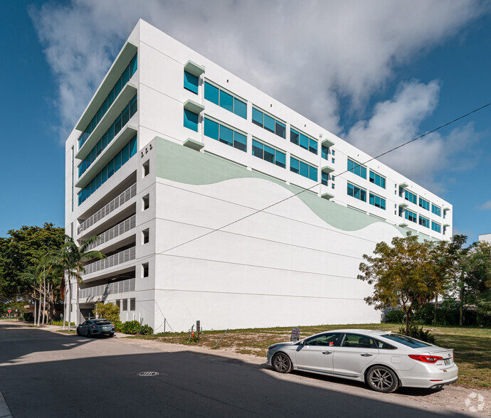 12 SE 7th St, Fort Lauderdale, FL for lease - Building Photo - Image 2 of 25