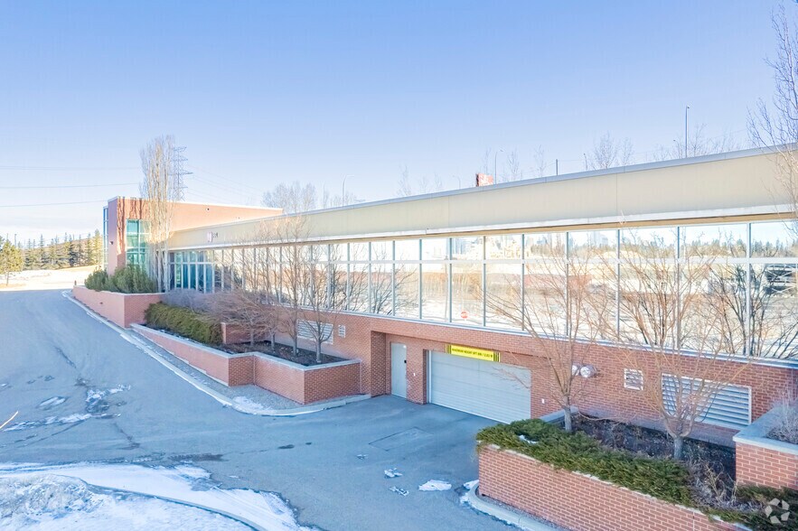 3600 4th St SE, Calgary, AB à vendre - Photo du bâtiment - Image 2 de 10