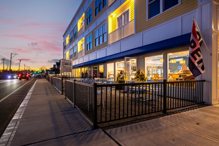 185 Main St, Niantic, CT à vendre - Photo du bâtiment - Image 3 de 3