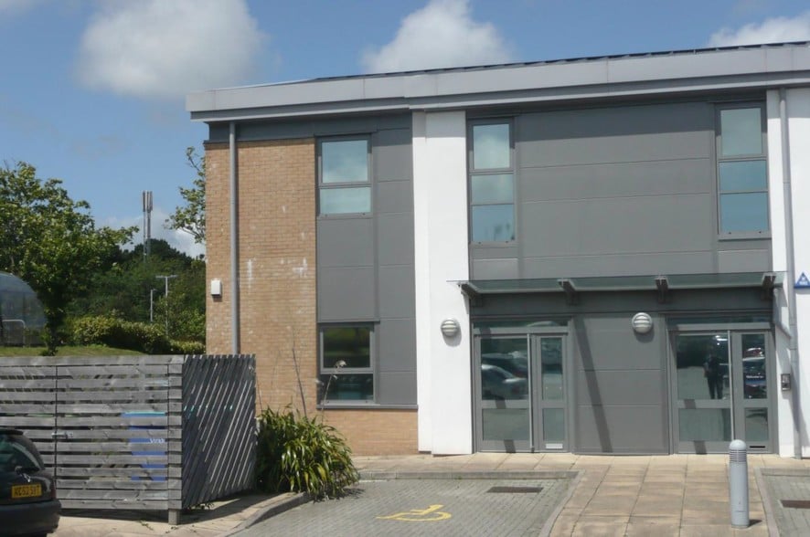 12 William Prance Rd, Plymouth à vendre - Photo du bâtiment - Image 2 de 4