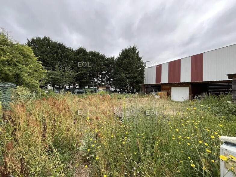 Local d'activités dans Les Mureaux à vendre - Photo du bâtiment - Image 3 de 5