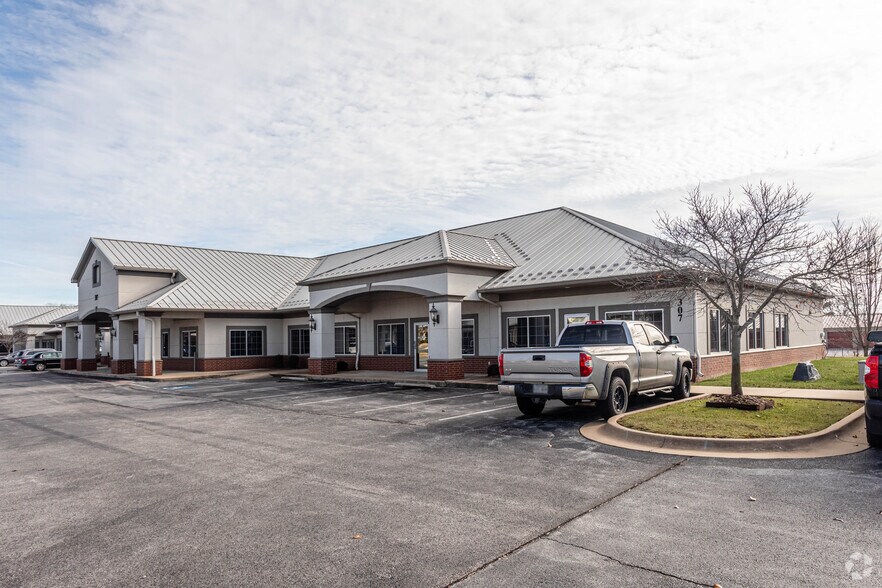 307 SW 18th St, Bentonville, AR à louer - Photo du bâtiment - Image 2 de 4