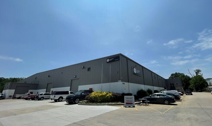 15481 Farm Creek Dr, Woodbridge, VA à louer - Photo du bâtiment - Image 3 de 22