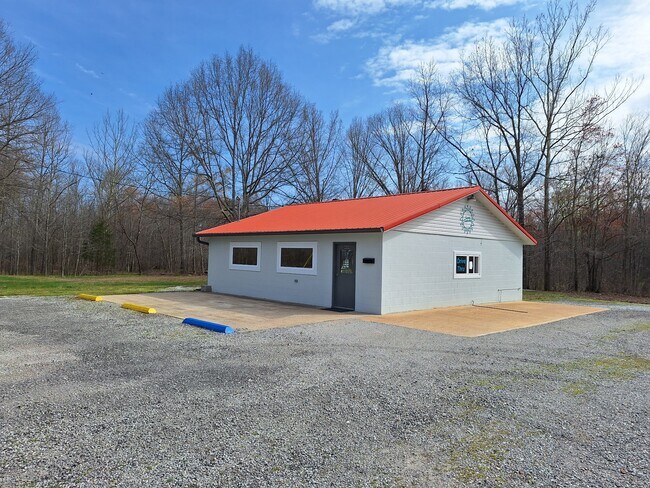 Plus de détails pour 31993 US-70 Hwy, Bruceton, TN - Commerce de détail à vendre
