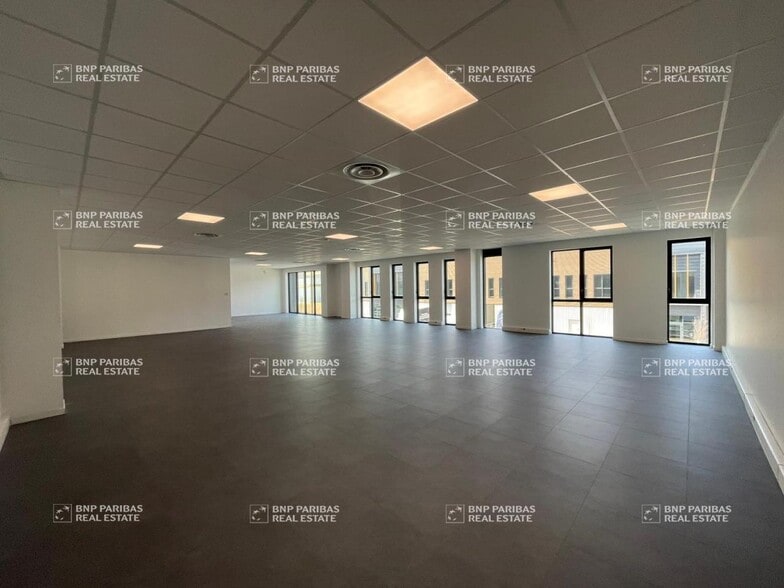 Flex in Wissous for lease - Interior Photo - Image 3 of 5
