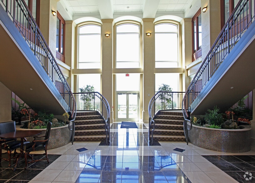 1251 NW Briarcliff Pky, Kansas City, MO for lease - Lobby - Image 3 of 10