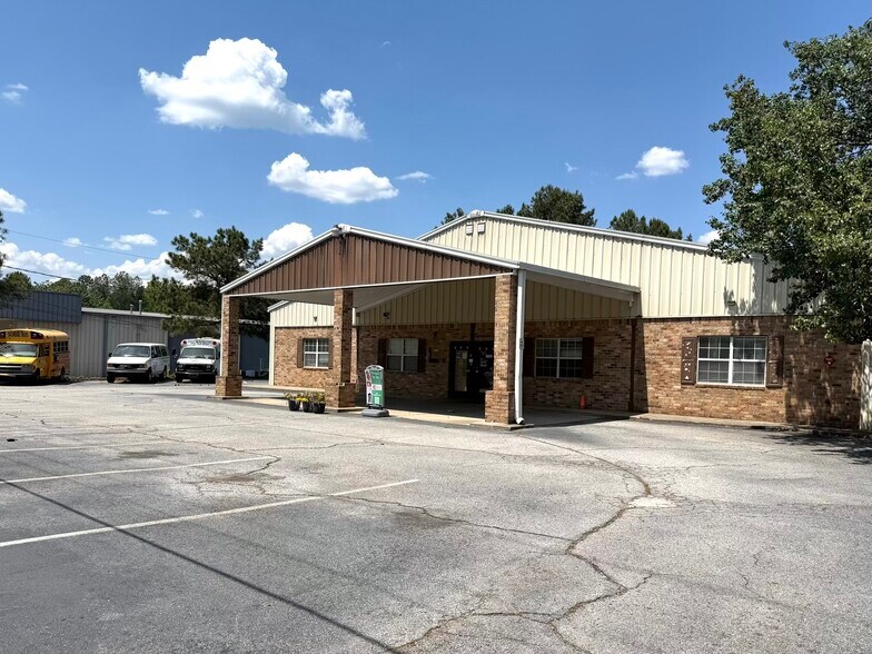 3097 Emery Cir, Austell, GA à vendre - Photo du bâtiment - Image 2 de 19