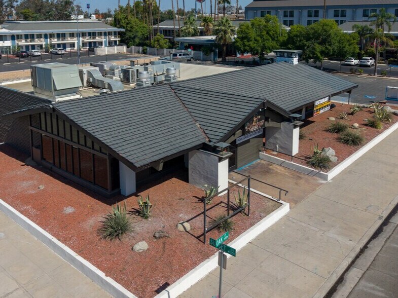 955 Oak St, Bakersfield, CA à louer - Photo du bâtiment - Image 2 de 14