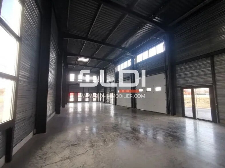 Flex in Bourgoin-Jallieu for sale - Interior Photo - Image 2 of 3