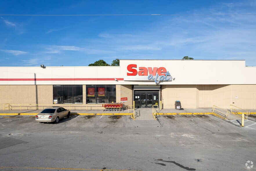 8000 Lem Turner Rd, Jacksonville, FL à vendre - Photo du bâtiment - Image 2 de 19