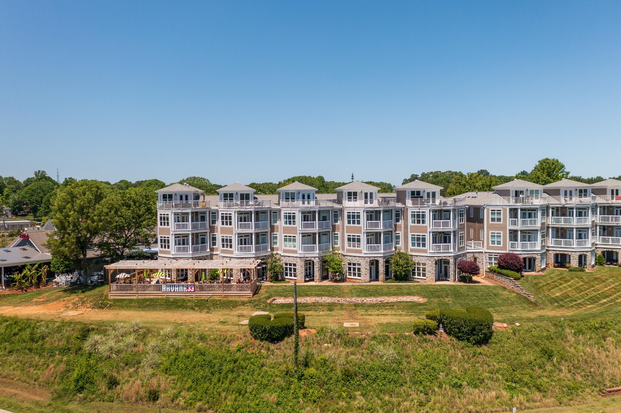 637 Williamson Rd, Mooresville, NC à louer Photo du bâtiment- Image 1 de 3