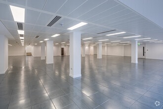 12-18 Grosvenor Gdns, Londres à louer Photo intérieure- Image 2 de 6