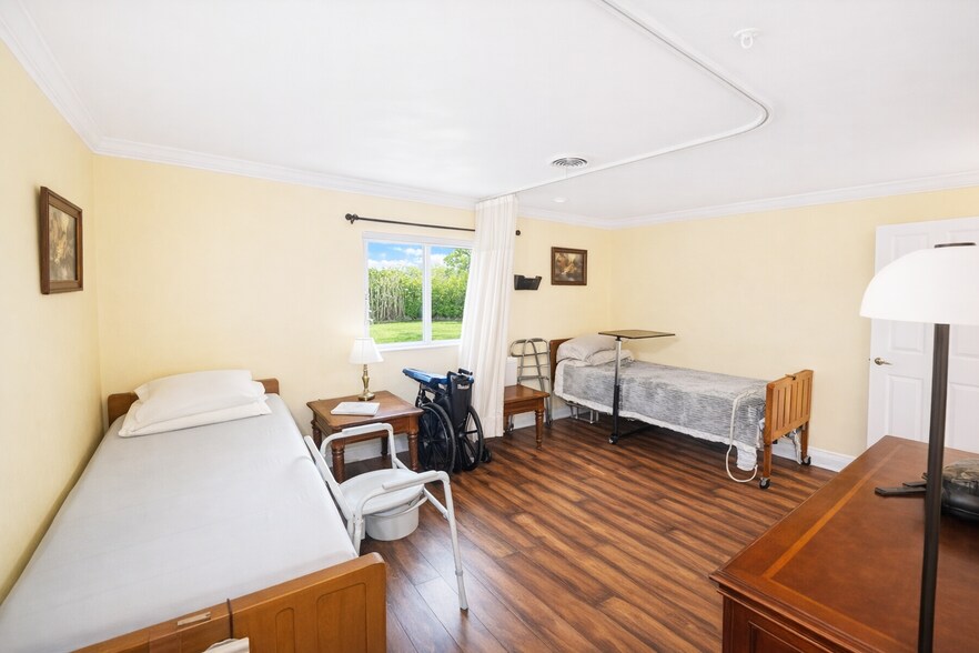 3700 NW 27th St, Lauderdale Lakes, FL à vendre - Photo du bâtiment - Image 3 de 11