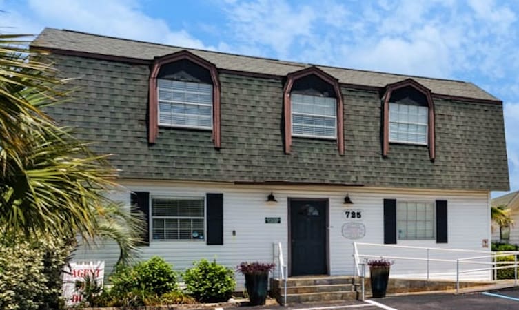 725 Harbor Blvd E, Destin, FL for sale Primary Photo- Image 1 of 14