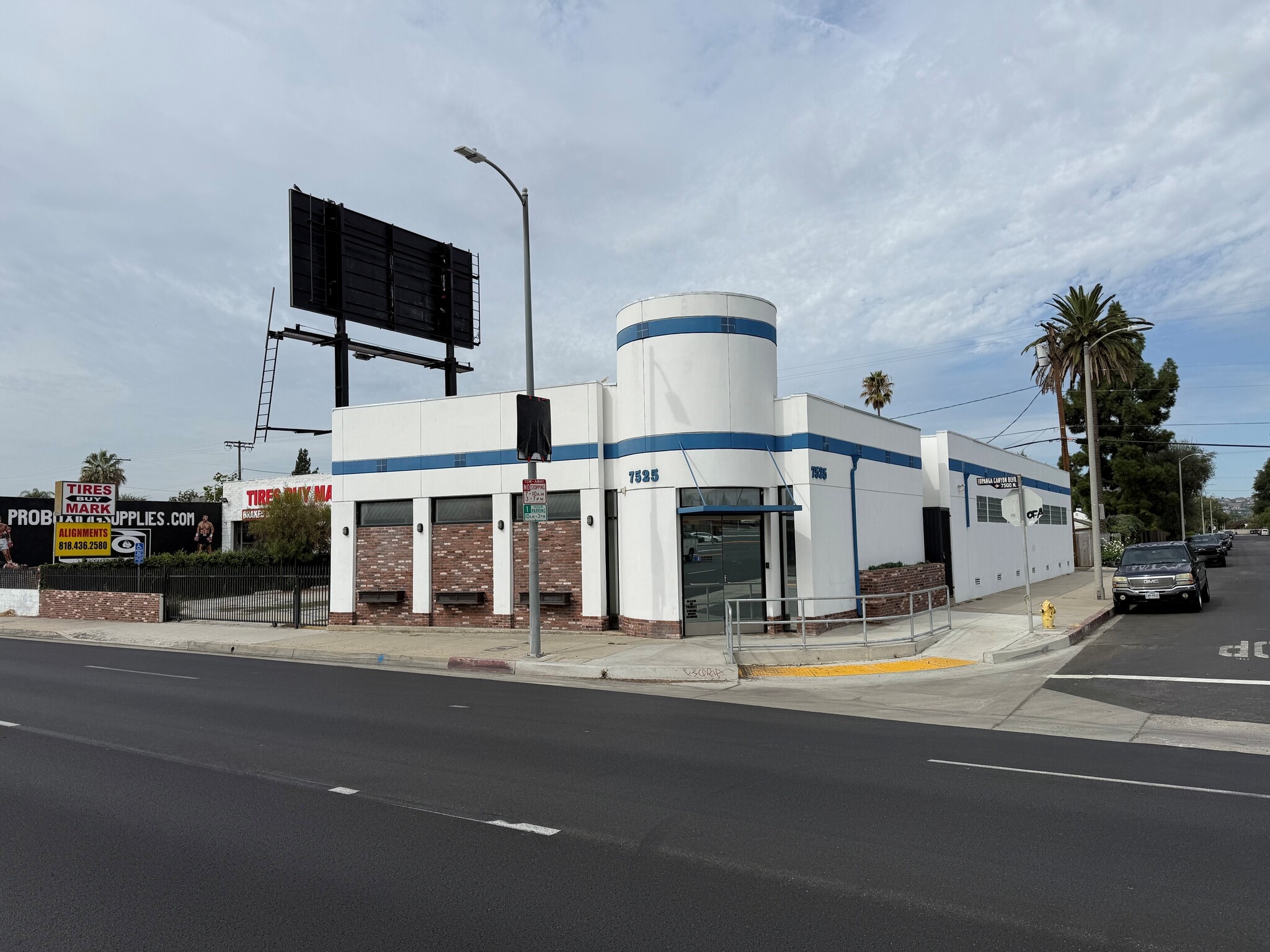 7525 Topanga Canyon Blvd, Canoga Park, CA for lease Building Photo- Image 1 of 11