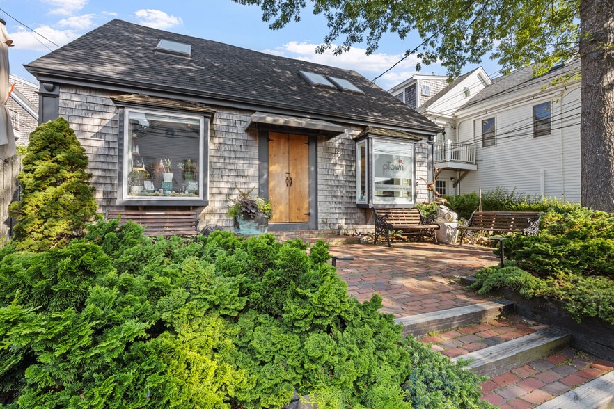182 Commercial St, Provincetown, MA à vendre - Photo du bâtiment - Image 3 de 27